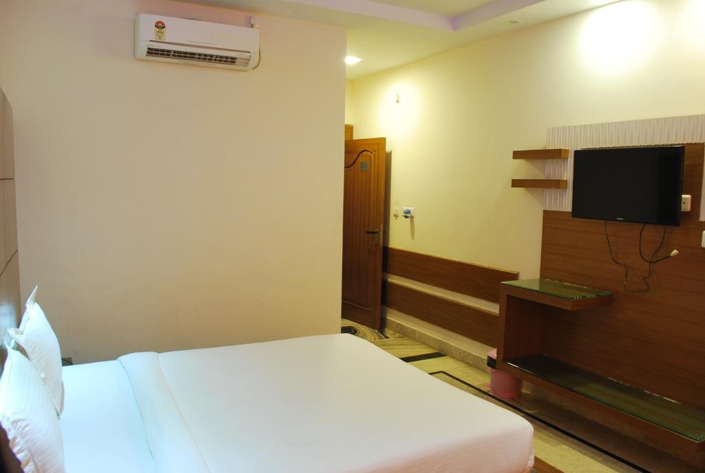 Hotel Basera Brij Bhoomi Vrindāvan Eksteriør bilde
