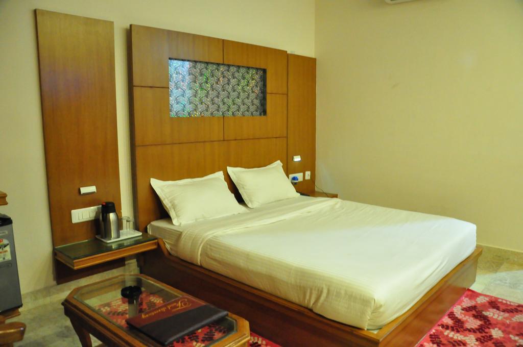 Hotel Basera Brij Bhoomi Vrindāvan Rom bilde