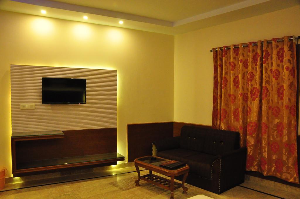 Hotel Basera Brij Bhoomi Vrindāvan Rom bilde